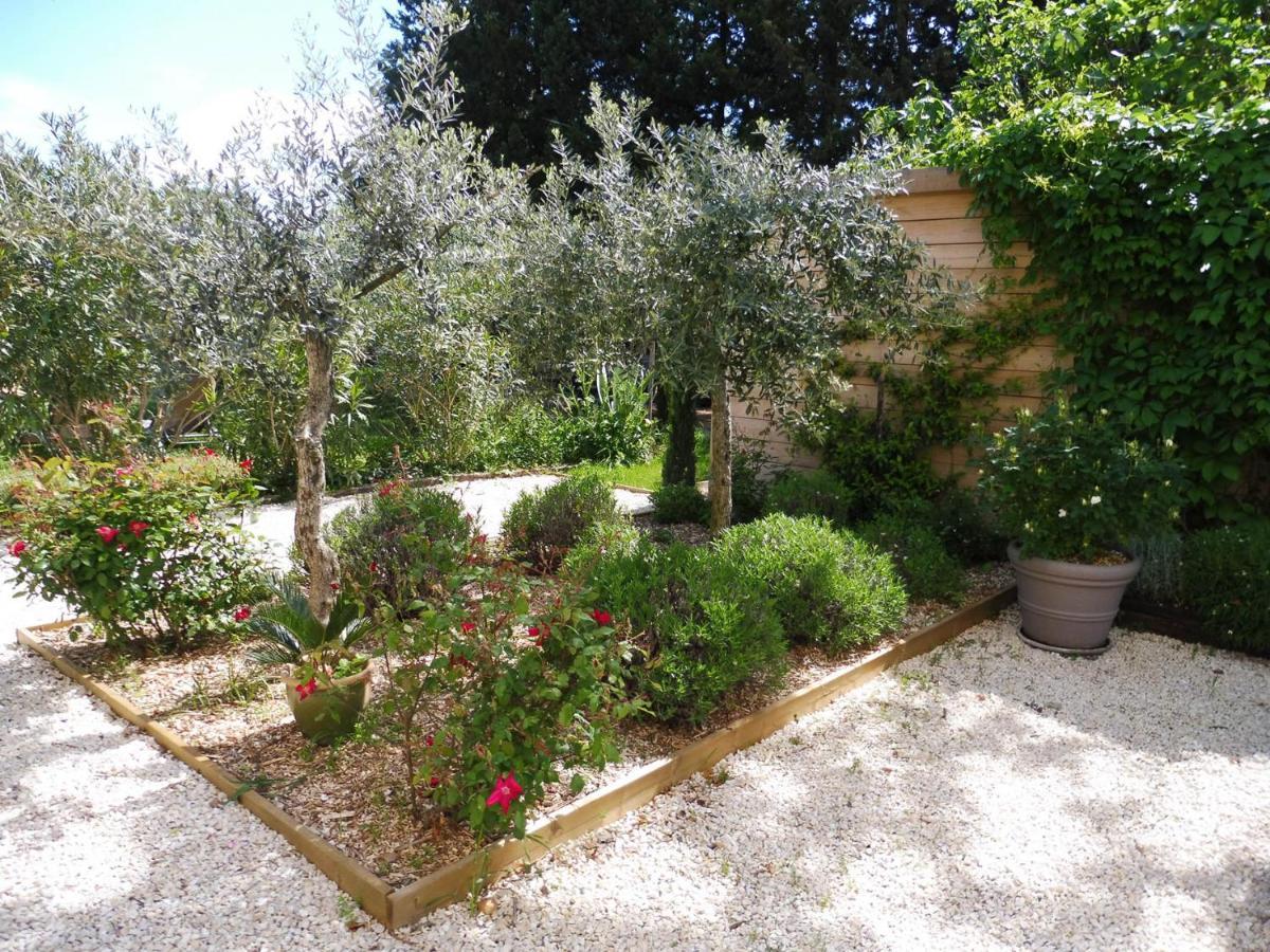 Bed and Breakfast Mas Des Rabasses Le Pontet  Exterior foto